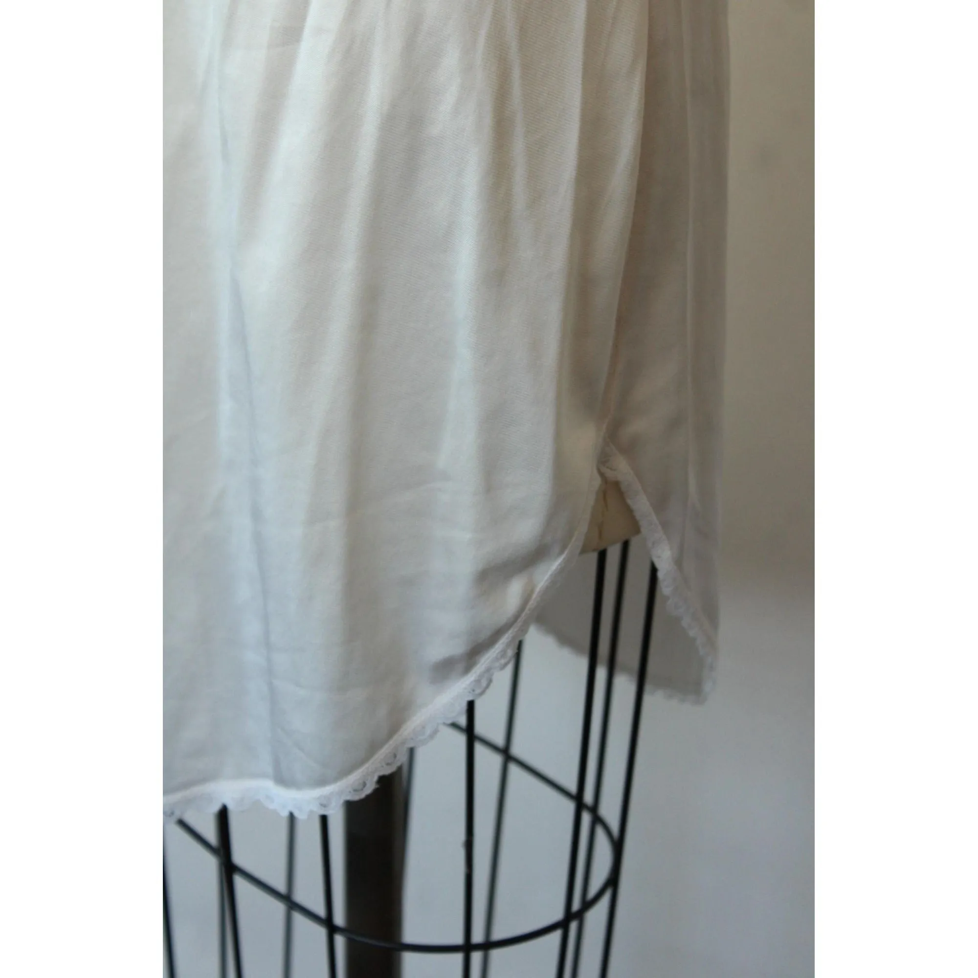 Vintage 1980s Warners White Nylon Half Slip