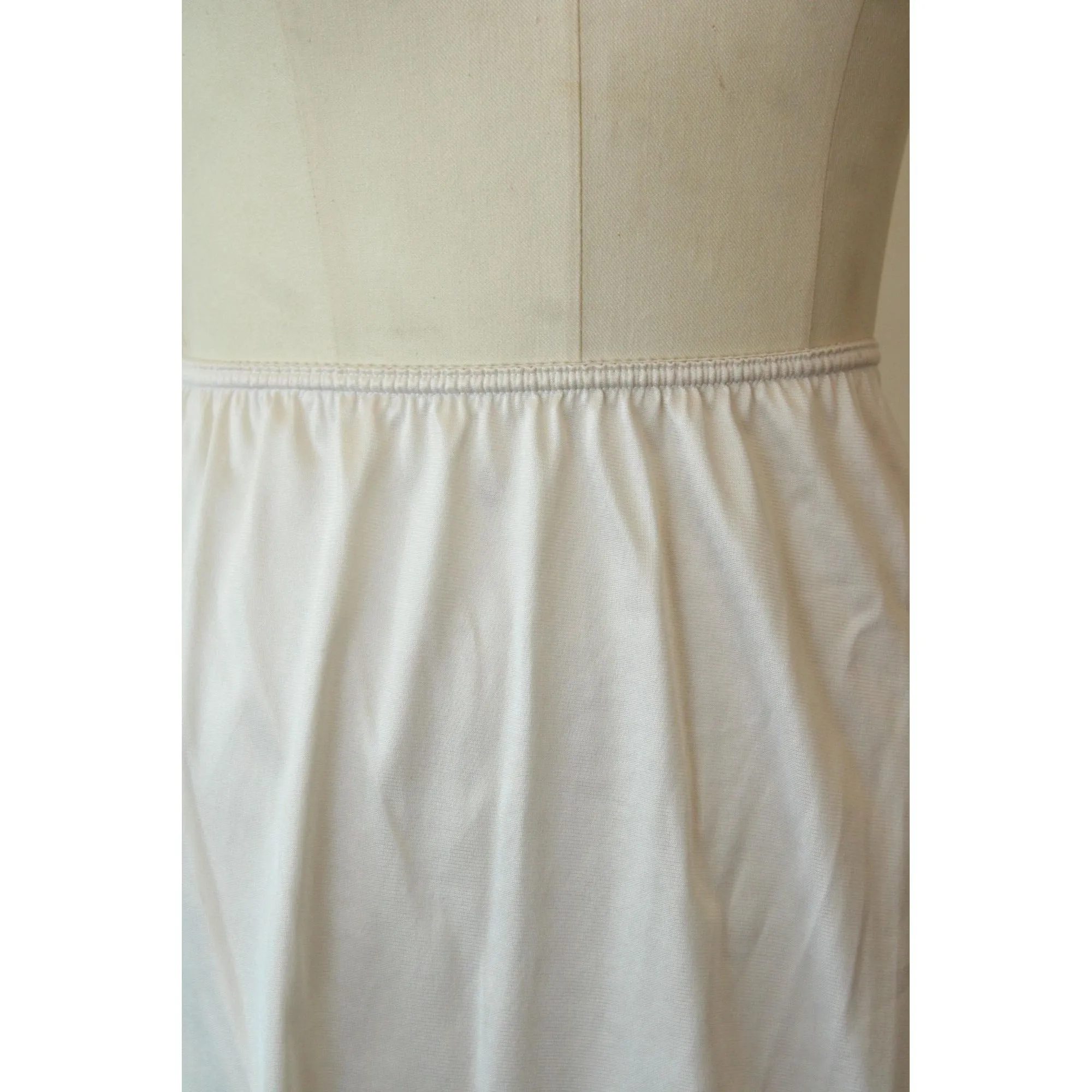 Vintage 1980s Warners White Nylon Half Slip